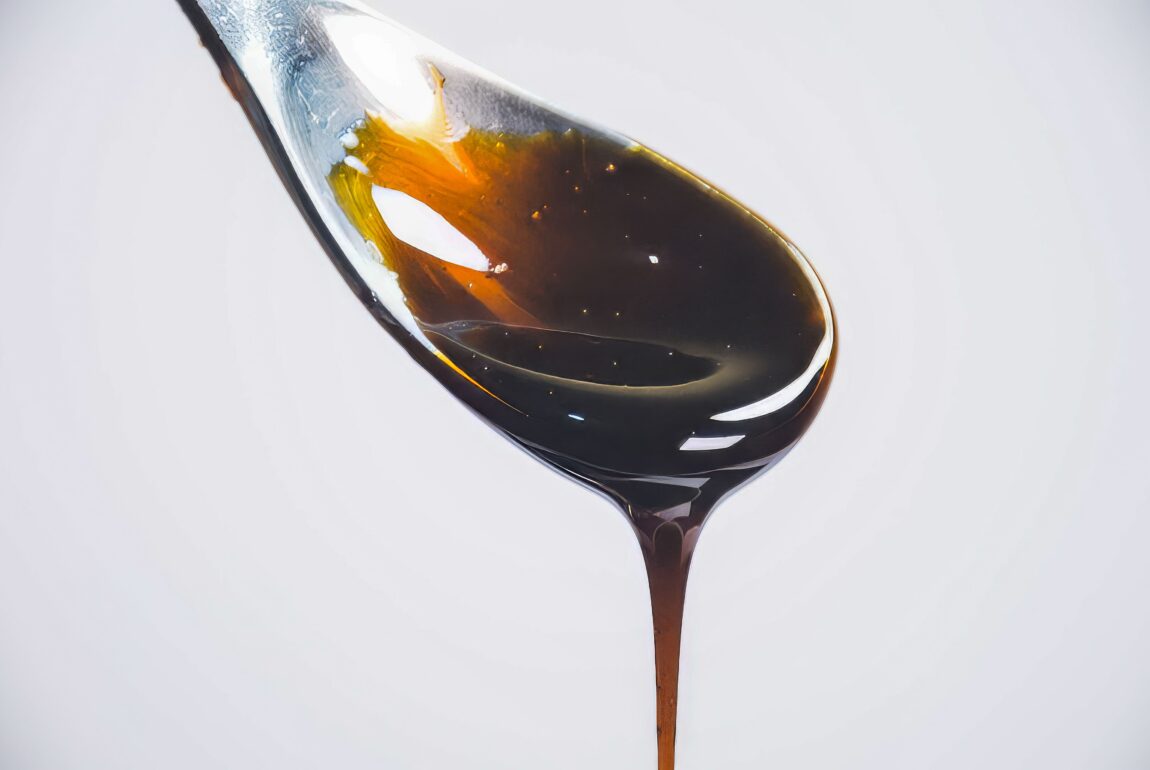 Live resin and rosin are made completely differently. Here's what separates them in extraction method, terpene retention, potency and price.