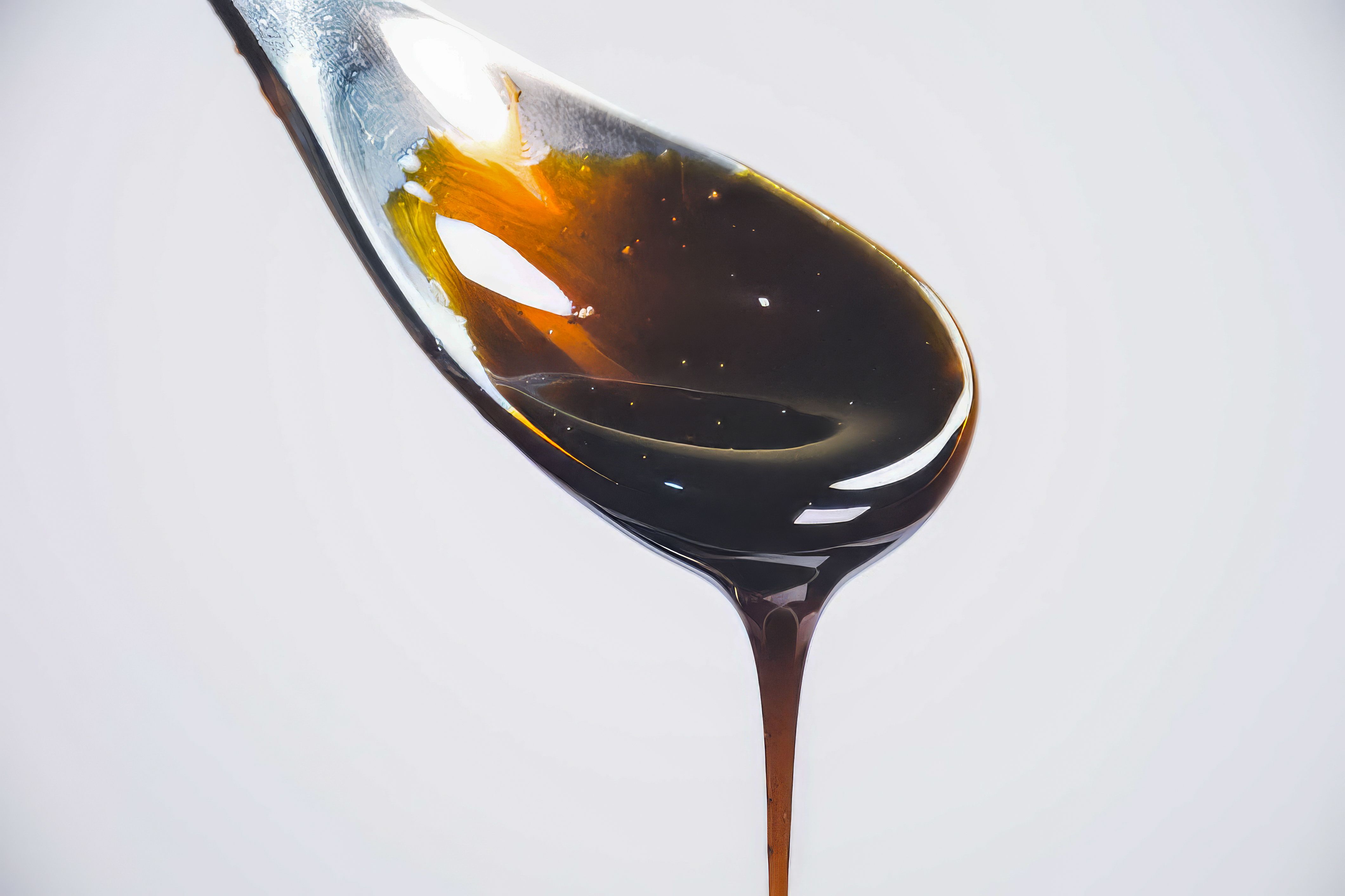 Live resin and rosin are made completely differently. Here's what separates them in extraction method, terpene retention, potency and price.